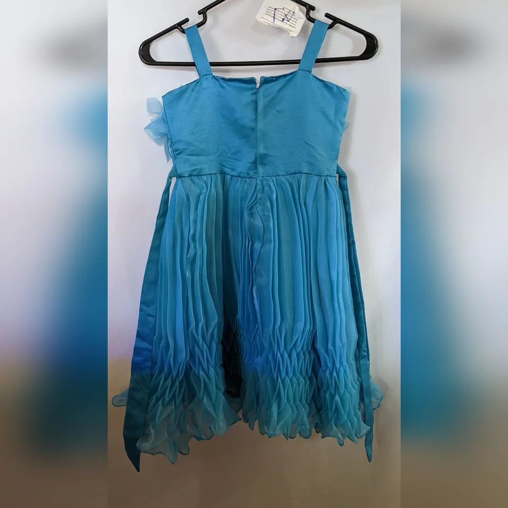 New Classic Fashion Party Dress, Size 5, T14